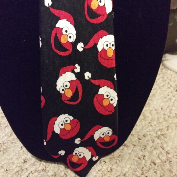Sesame Street Elmo 100% Silk Christmas Tie - Picture 2 of 4